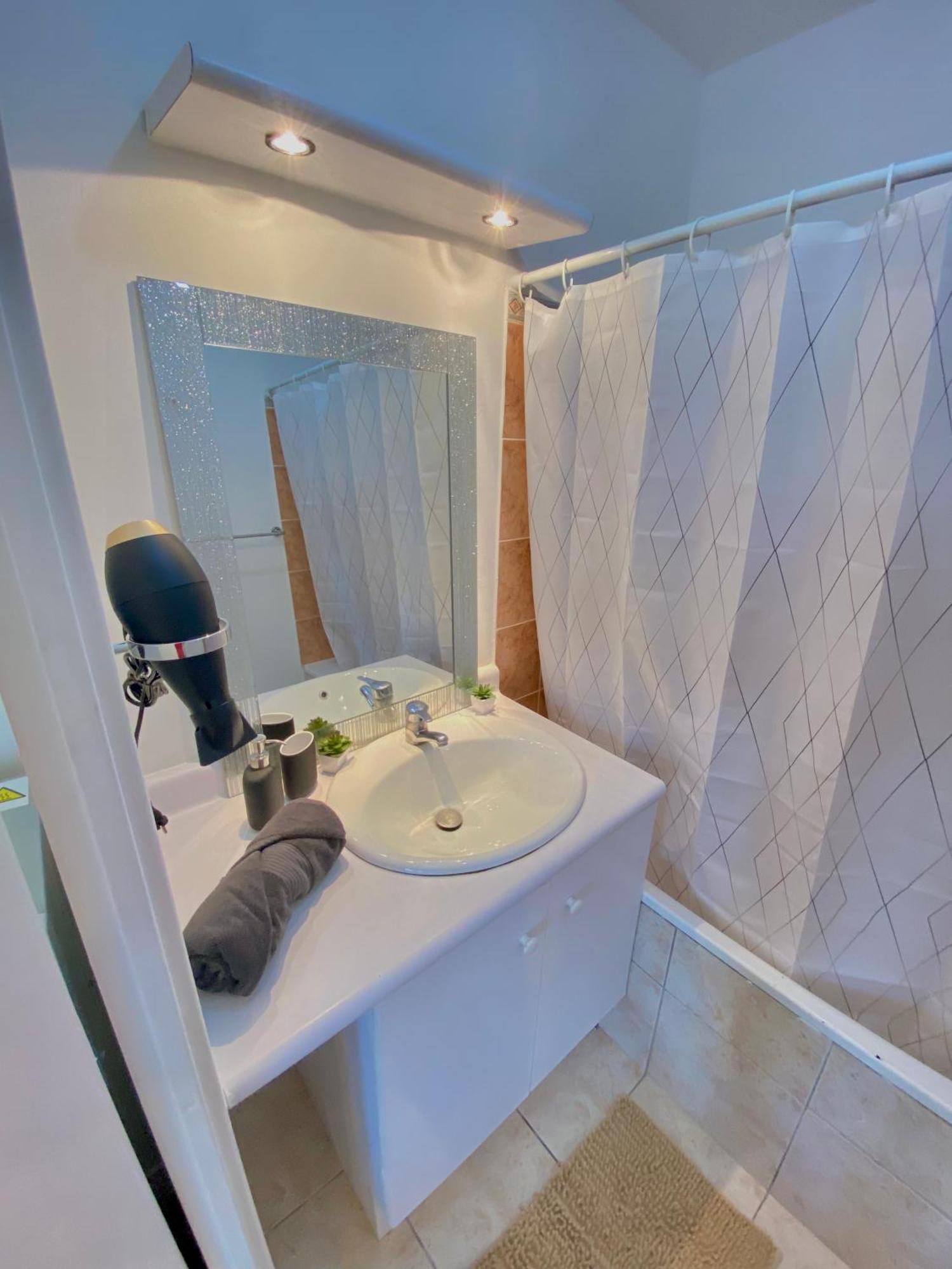 Cozy Riverfront Living, 5-Min Walk To Riverside Train Neuilly-Plaisance Eksteriør bilde